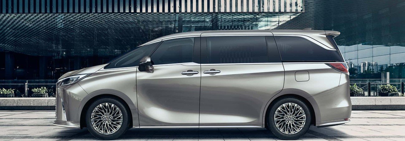 Lexus LM 500h (4 Chỗ)